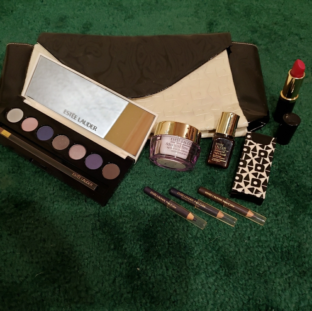 ESTEE LAUDER ENVELOPE BAG BUNDLE